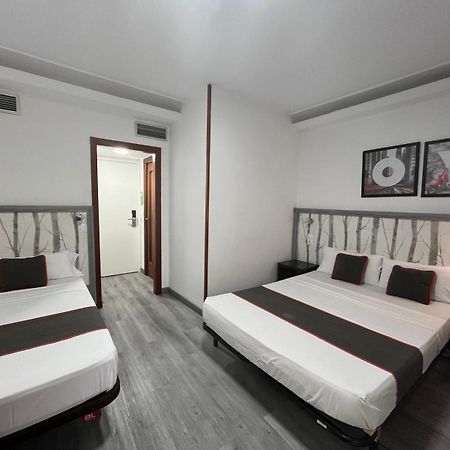 Hello Feria Hotel Madrid Exterior foto